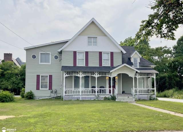 Property at 928 Church St, Flint, MI 48502, 6 beds, 3 baths