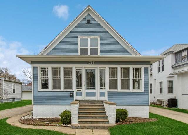Property at 1717 S State St, St Joseph, MI 49085, 4 beds
