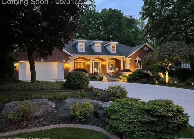 Property at 8241 Fountain View Dr, Flushing, MI 48433, 4 beds, 2.5 baths