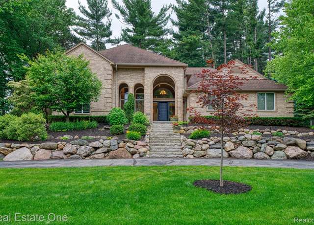 Property at 5258 Hidden Pines Dr, Brighton, MI 48116, 4 beds, 3.5 baths