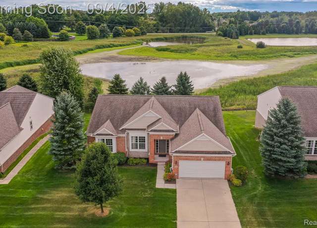 Property at 6264 Muirfield Dr, Grand Blanc, MI 48439, 2 beds, 2 baths
