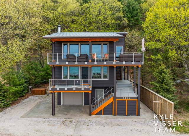 Property at 7042 S Montgomery Blvd, Pentwater, MI 49449, 2 beds, 3 baths
