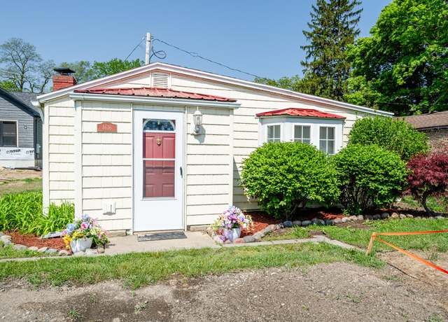 Property at 4616 Paw Paw Lake Rd, Coloma, MI 49038, 2 beds, 1 bath