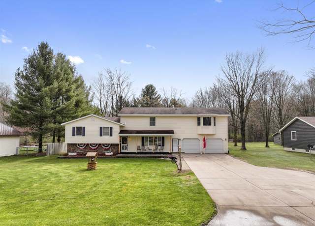 Property at 501 S Houghton St, Lake City, MI 49651, 5 beds, 3.5 baths