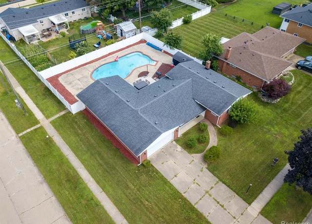 Property at 16618 Surrey St, Livonia, MI 48154, 4 beds, 2.5 baths