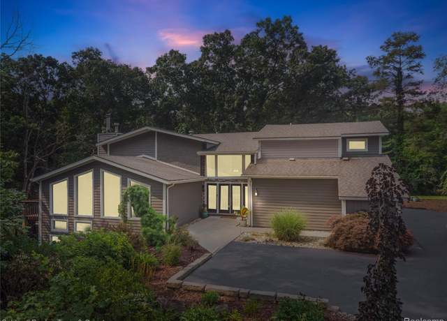 Property at 5728 Eggert Pl, Brighton, MI 48116, 4 beds, 4.5 baths
