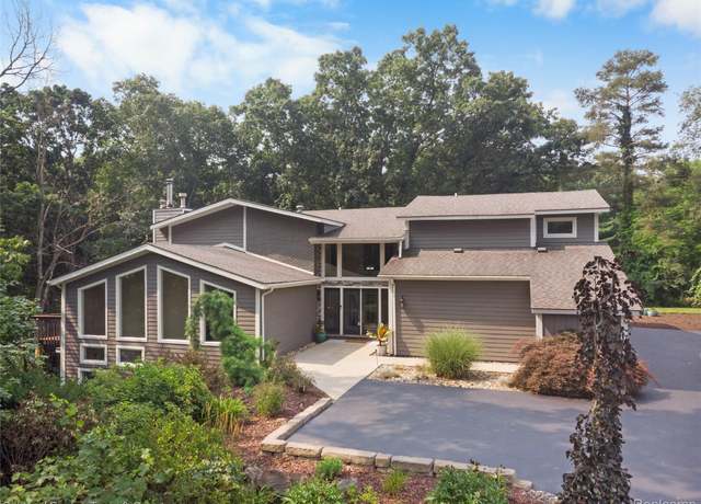 Property at 5728 Eggert Pl, Brighton, MI 48116, 4 beds, 4.5 baths