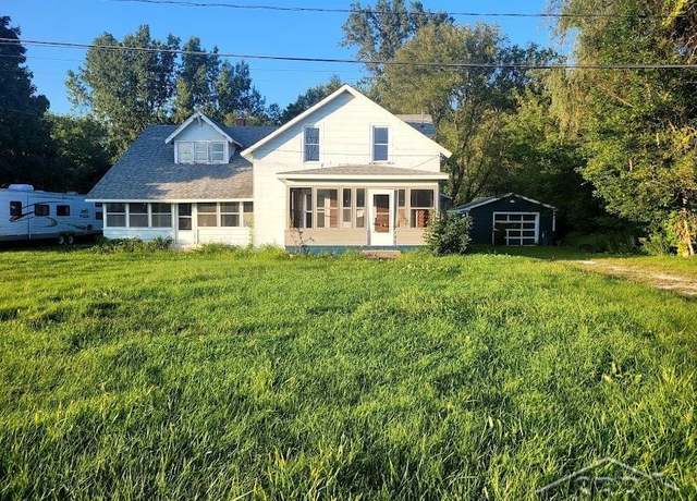 Property at 757 E Saginaw Rd Rd, Midland, MI 48657, 6 beds, 3 baths