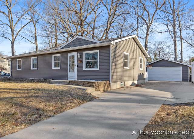 Property at 943 Slobey St SE, Kentwood, MI 49508, 5 beds, 2.5 baths