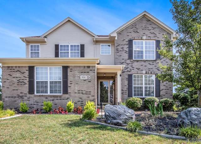Property at 994 Chelsea Blvd, Oxford Charter Township, MI 48371, 4 beds, 2.5 baths