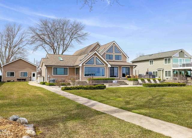Property at 7403 S River Rd, Cottrellville, MI 48039, 5 beds, 3.5 baths