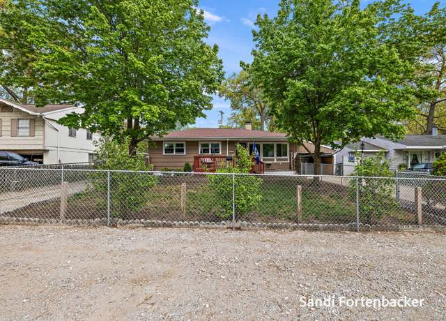 Property at 3454 Hiawatha Dr, Norton Shores, MI 49441, 3 beds, 2 baths