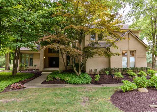 Property at 6783 Burtonwood Dr, West Bloomfield Charter Township, MI 48322, 5 beds, 5 baths