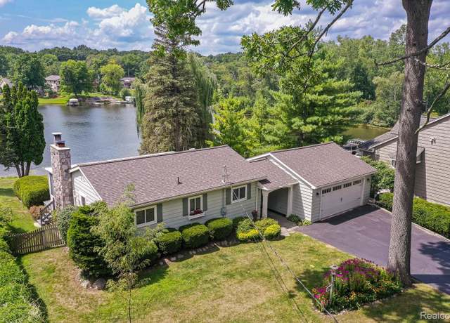 Property at 8701 Sherwood Dr, Springfield Charter Township, MI 48350, 3 beds, 2 baths