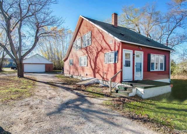 Property at 1261 W Grand Blanc Rd, Grand Blanc, MI 48439, 2 beds, 2.5 baths