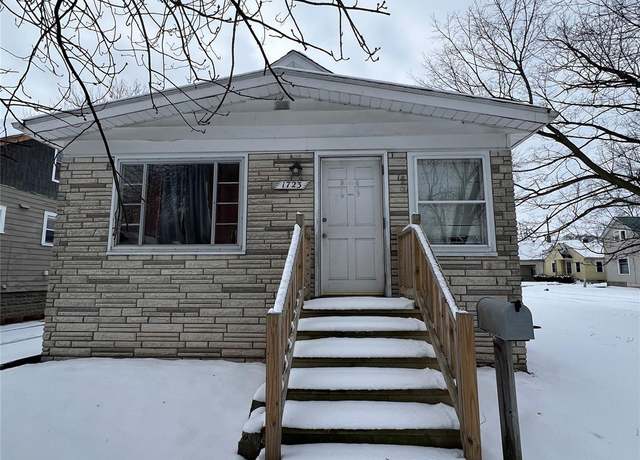 Property at 1723 Maine St, Saginaw, MI 48602, 3 beds, 1 bath