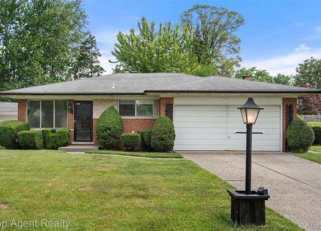 Property at 11837 Meteor Dr, Sterling Heights, MI 48313, 3 beds, 2 baths