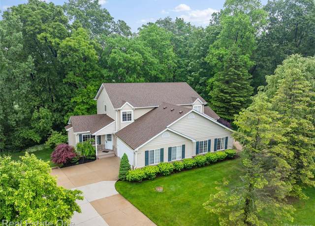 Property at 8859 Redstone Dr, Pinckney, MI 48169, 2 beds, 2.5 baths