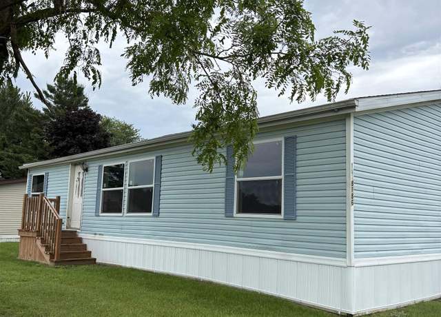 Property at 5447 Willow Dr, Croswell, MI 48422, 3 beds, 2 baths