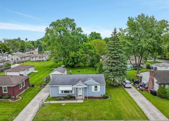 Property at 19934 Floral St, Livonia, MI 48152, 3 beds, 1 bath