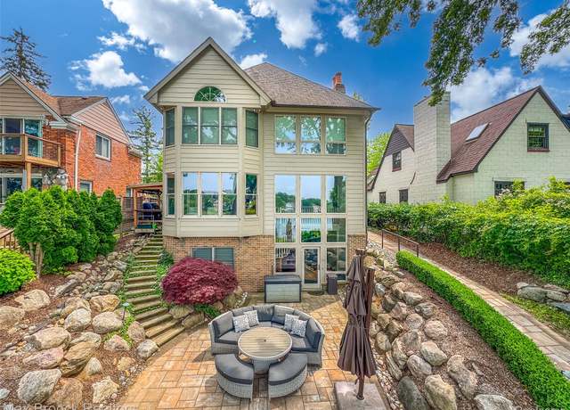 Property at 6510 Commerce Rd, West Bloomfield, MI 48324, 6 beds, 5 baths