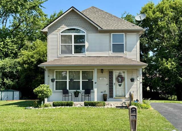 Property at 135 Osmun St, Pontiac, MI 48342, 3 beds, 2.5 baths