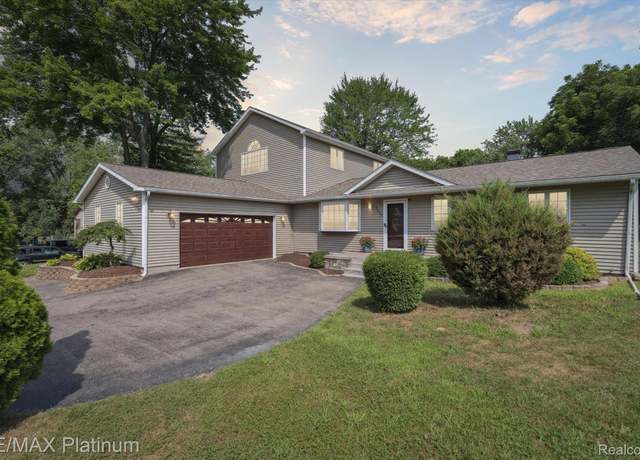 Property at 3302 Rolston Rd, Fenton, MI 48430, 4 beds, 3.5 baths