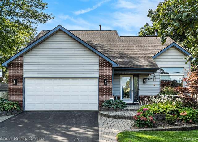 Property at 2943 N Lake Angelus Rd W, Waterford Charter Township, MI 48329, 3 beds, 3.5 baths