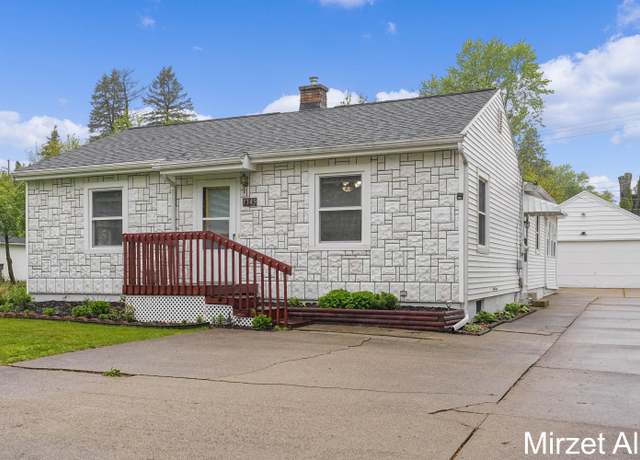 Property at 1145 Eastmont Dr SE, Grand Rapids, MI 49546, 4 beds, 2.5 baths