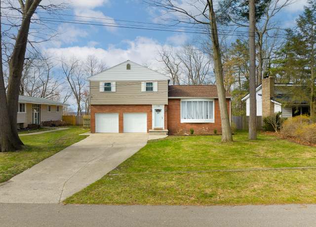 Property at 135 California Ave, Muskegon, MI 49445, 3 beds, 2.5 baths
