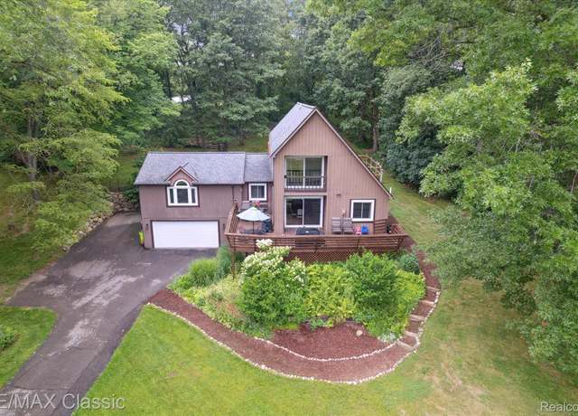 Property at 1213 Pine Ridge Rd, Milford, MI 48380, 5 beds, 3 baths