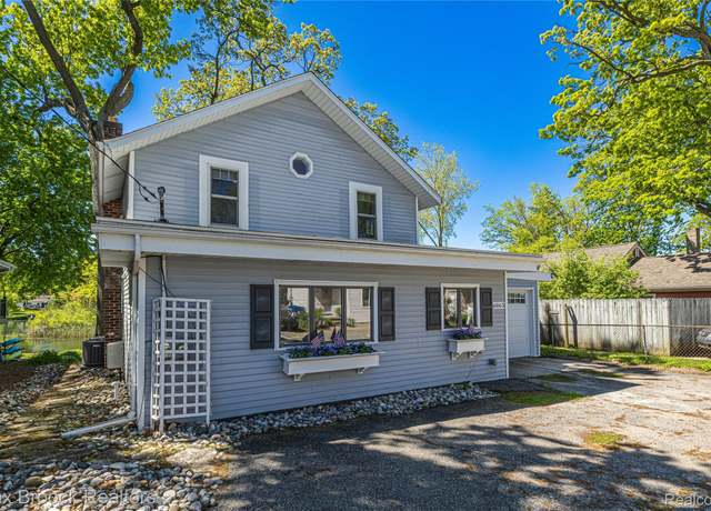 Property at 6863 Brightwood Ct, Waterford, MI 48327, 3 beds, 2 baths