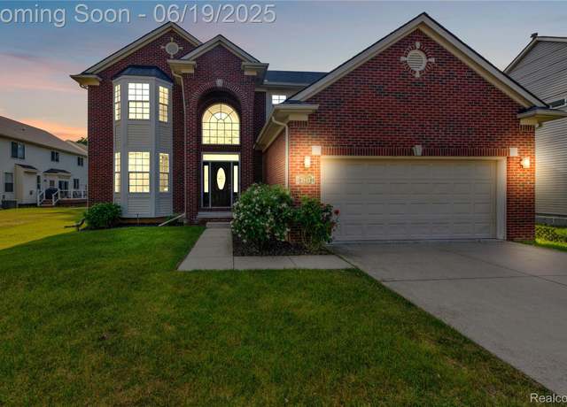 Property at 2322 Kirkton Dr, Troy, MI 48083, 4 beds, 3.5 baths