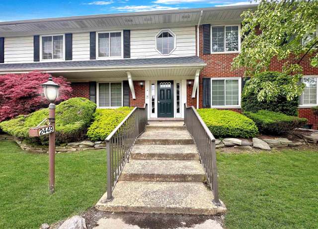 Property at 2449 Mulberry Sq, Bloomfield Hills, MI 48302, 2 beds, 2 baths