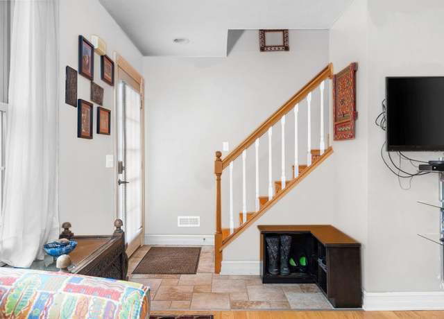 Property at 713 Lake Ave, Traverse City, MI 49684, 2 beds, 1.5 baths