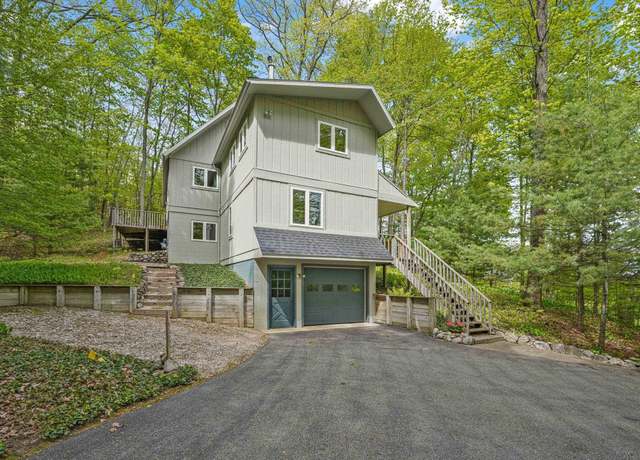Property at 6550 SW Bayshore Dr, Traverse City, MI 49684, 3 beds, 1 bath