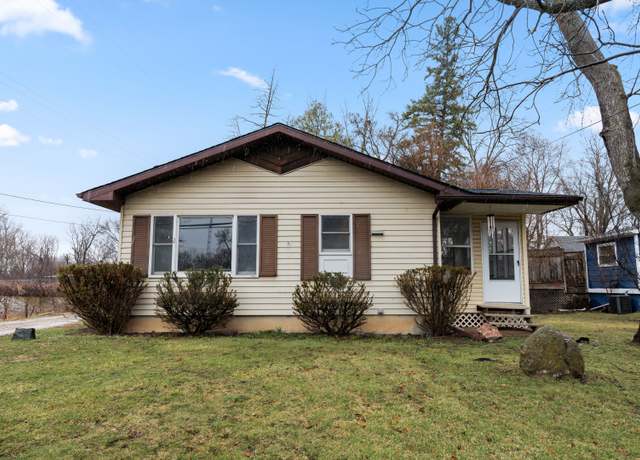 Property at 580 W Middle St, Chelsea, MI 48118, 3 beds, 2 baths