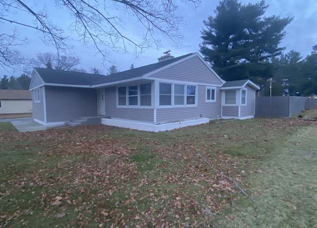 Property at 719 S Lakeshore Dr, Lake City, MI 49651, 3 beds, 1 bath