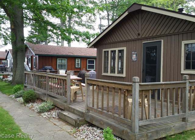 Property at 3974 W Houghton Lake Dr, Houghton Lake, MI 48629, 2 beds, 1 bath