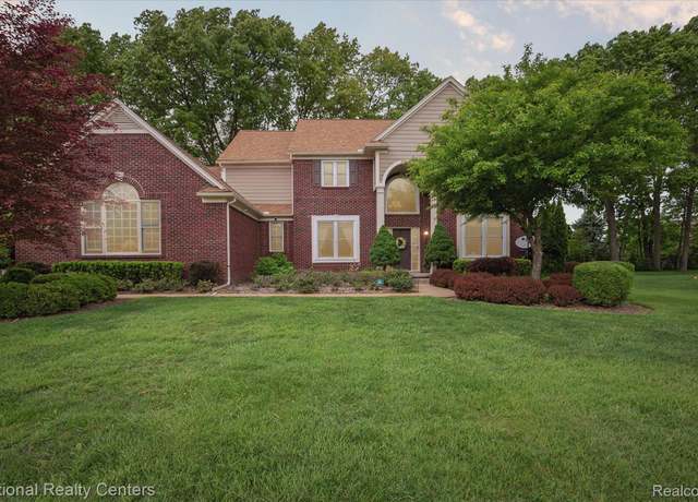Property at 13802 Forest Ridge Circle Cir, Green Oak, MI 48178, 5 beds, 3.5 baths