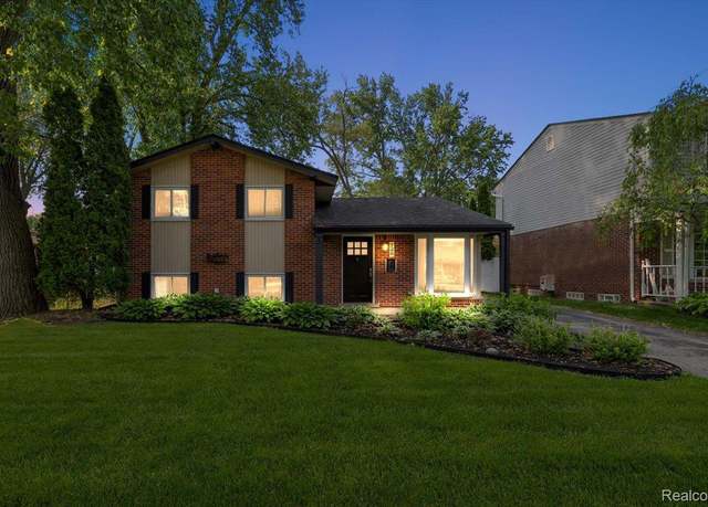 Property at 726 Woodlawn Ave, Royal Oak, MI 48073, 3 beds, 1.5 baths