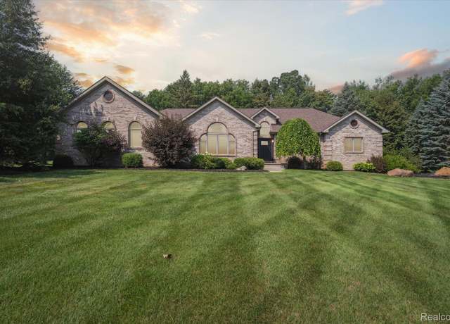 Property at 13188 Harborview Dr, Fenton Charter Township, MI 48451, 3 beds, 3 baths