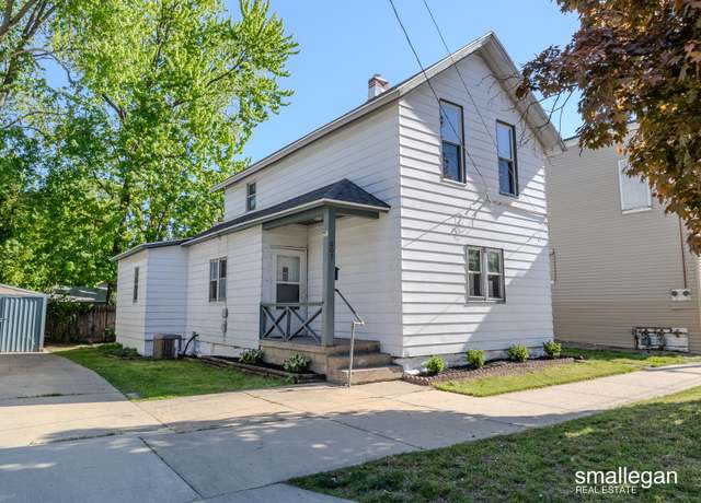 Property at 807 Chatham St NW, Grand Rapids, MI 49504, 4 beds, 1 bath