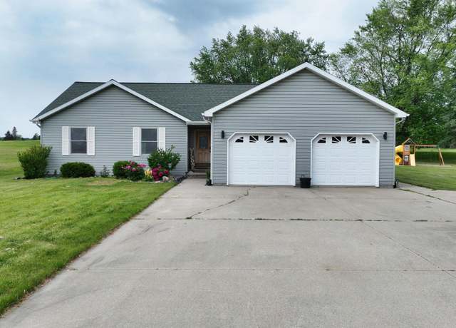 Property at 1006 N Clubhouse Dr, Lake Isabella, MI 48893, 3 beds, 2 baths