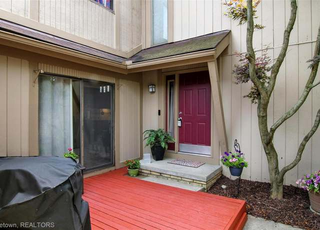 Property at 5200 Richard Run, West Bloomfield, MI 48322, 3 beds, 2.5 baths