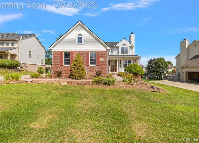 Property at 1924 Devonshire Dr, Wixom, MI 48393, 5 beds, 2.5 baths