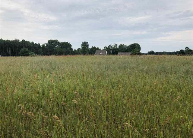 Property at 1003/1005 Pyrenees Dr, Lake Isabella, MI 48893