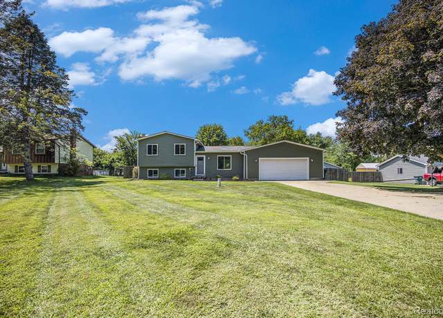 Property at 2213 Landmark Dr, Oregon Township, MI 48446, 3 beds, 1 bath
