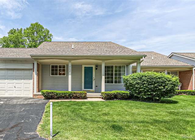 Property at 19227 Mandarin Dr, Roseville, MI 48066, 2 beds, 2 baths