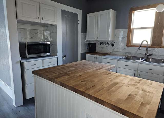 Property at 1640 Sanford St, Muskegon, MI 49441, 3 beds, 1.5 baths